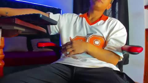Snapshot of max_adoniss chatting on 29, 12, 2024 ig antonny x online show from 29, 12, 2024