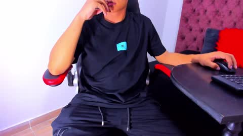 Snapshot of max_adoniss chatting on 27, 1, 2025 ig antonny x online show from 27, 1, 2025