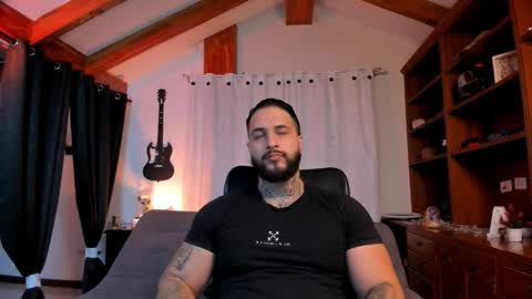 Snapshot of max_dic1 chatting on 8, 10, 2025 max D. online show from 8, 10, 2025