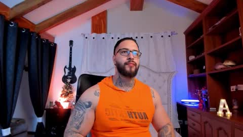 Snapshot of max_dic1 chatting on 30, 11, 2025 max D. online show from 30, 11, 2025