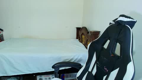 Snapshot of max_love25 chatting on 26, 10, 2025 max_love25 online show from 26, 10, 2025