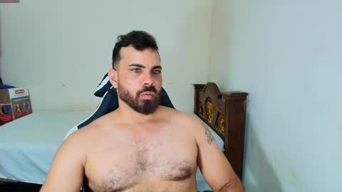 Snapshot of max_love25 chatting on 1, 11, 2025 max_love25 online show from 1, 11, 2025