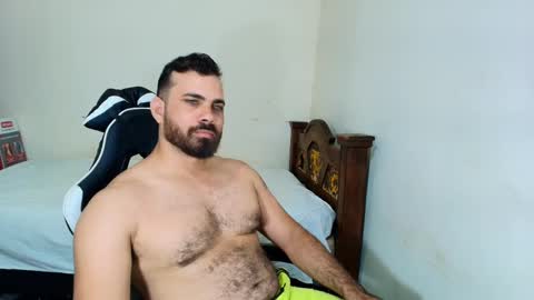 Snapshot of max_love25 chatting on 4, 11, 2025 max_love25 online show from 4, 11, 2025