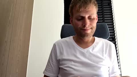 Max take off clothes online show from 9, 10, 2025