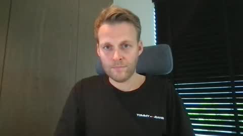 Max take off clothes online show from 14, 10, 2025