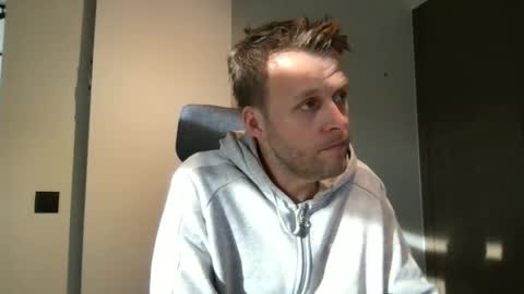 Max take off clothes online show from 19, 1, 2026