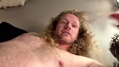 Snapshot of maxaux chatting on 15, 10, 2025 Max online show from 15, 10, 2025