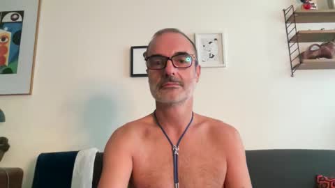 Max Mikado online show from 21, 10, 2025