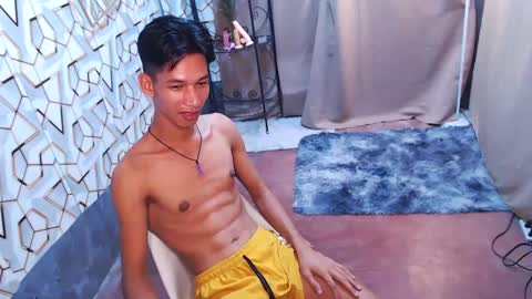 Snapshot of maxiebunny99 chatting on 7, 2, 2025 Reyn online show from 7, 2, 2025