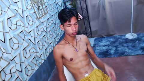 Snapshot of maxiebunny99 chatting on 11, 2, 2025 Reyn online show from 11, 2, 2025