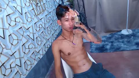 Snapshot of maxiebunny99 chatting on 11, 2, 2025 Reyn online show from 11, 2, 2025