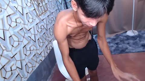 Snapshot of maxiebunny99 chatting on 12, 2, 2025 Reyn online show from 12, 2, 2025