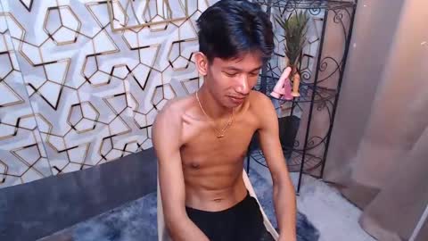 Snapshot of maxiebunny99 chatting on 23, 2, 2025 Reyn online show from 23, 2, 2025