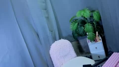 Snapshot of maxiebunny99 chatting on 14, 10, 2025 Reyn online show from 14, 10, 2025