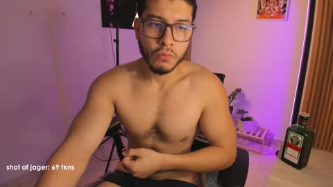 Snapshot of maxifit_ chatting on 19, 10, 2025 Mikael online show from 19, 10, 2025