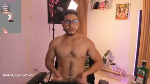 Snapshot of maxifit_ chatting on 19, 10, 2025 Mikael online show from 19, 10, 2025