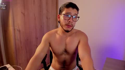 Snapshot of maxifit_ chatting on 8, 11, 2025 Mikael online show from 8, 11, 2025