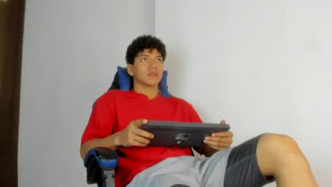Snapshot of maximiliano_kh4lil chatting on 17, 6, 2026 Maximiliano online show from 17, 6, 2026
