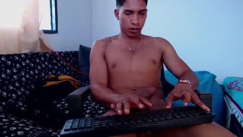 Snapshot of maximo_vega_new chatting on 4, 12, 2024 Maximo Aron Vega online show from 4, 12, 2024