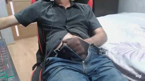 Snapshot of maximus3334 chatting on 19, 9, 2025 maximus3334 online show from 19, 9, 2025