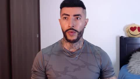 Independent Model online show from 10, 1, 2025