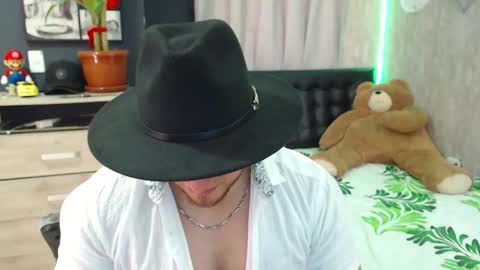 Snapshot of maximussantorini chatting on 2, 1, 2025 maximus online show from 2, 1, 2025