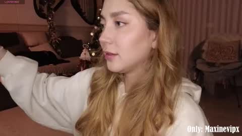 Maxine online show from 19, 12, 2025