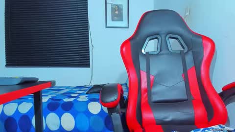 Snapshot of maxowens_oficial chatting on 11, 10, 2025 MAX online show from 11, 10, 2025