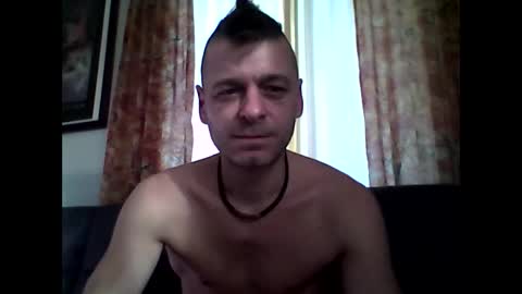 Snapshot of maxthewolf chatting on 24, 10, 2025 MaxTheWolf online show from 24, 10, 2025