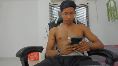 Snapshot of maxvibe420 chatting on 16, 9, 2025 maxvibe420 online show from 16, 9, 2025