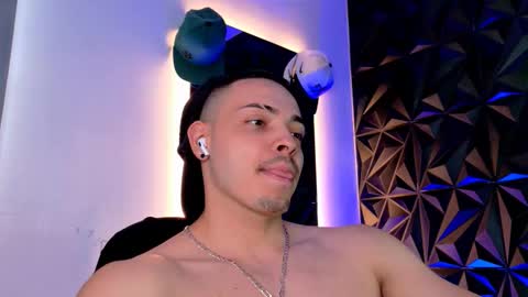 Snapshot of maxwell_dupont chatting on 8, 10, 2025 MAX online show from 8, 10, 2025