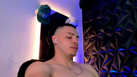 Snapshot of maxwell_dupont chatting on 11, 10, 2025 MAX online show from 11, 10, 2025