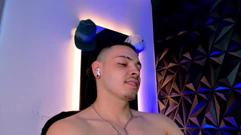 Snapshot of maxwell_dupont chatting on 14, 10, 2025 MAX online show from 14, 10, 2025