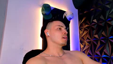 Snapshot of maxwell_dupont chatting on 29, 10, 2025 MAX online show from 29, 10, 2025