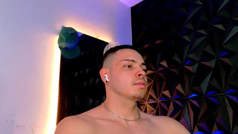 Snapshot of maxwell_dupont chatting on 5, 11, 2025 MAX online show from 5, 11, 2025