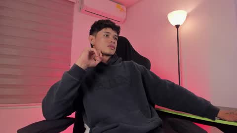 Snapshot of maxxx_0 chatting on 17, 6, 2026 max online show from 17, 6, 2026