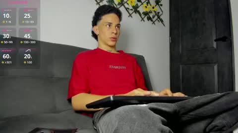 Snapshot of maxxx_bigcock chatting on 24, 4, 2026 Max online show from 24, 4, 2026