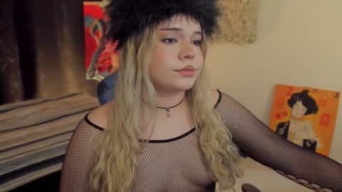 Snapshot of maxxxine_ chatting on 22, 12, 2024 Maxine Minx online show from 22, 12, 2024