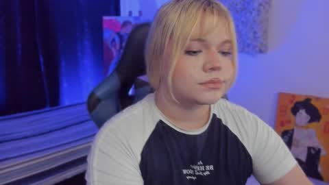 Snapshot of maxxxine_ chatting on 4, 1, 2025 Maxine Minx online show from 4, 1, 2025