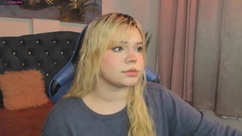 Snapshot of maxxxine_ chatting on 3, 2, 2025 Maxine Minx online show from 3, 2, 2025