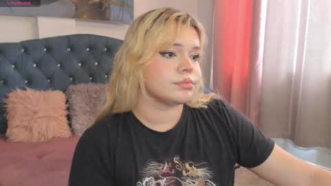 Snapshot of maxxxine_ chatting on 4, 2, 2025 Maxine Minx online show from 4, 2, 2025