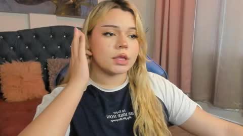 Snapshot of maxxxine_ chatting on 27, 2, 2025 Maxine Minx online show from 27, 2, 2025