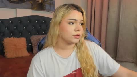 Snapshot of maxxxine_ chatting on 28, 2, 2025 Maxine Minx online show from 28, 2, 2025