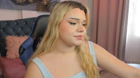 Snapshot of maxxxine_ chatting on 6, 3, 2025 Maxine Minx online show from 6, 3, 2025