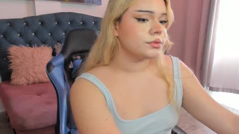 Snapshot of maxxxine_ chatting on 6, 3, 2025 Maxine Minx online show from 6, 3, 2025