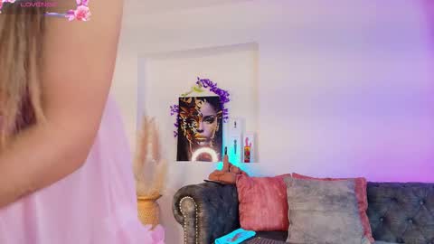 Snapshot of may_wood chatting on 7, 11, 2025 may_wood online show from 7, 11, 2025