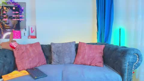 Snapshot of may_wood chatting on 30, 11, 2025 may_wood online show from 30, 11, 2025