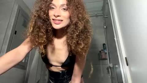 Maya transgirl online show from 7, 1, 2026