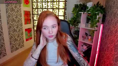 Snapshot of maya_light chatting on 8, 10, 2025 Maya online show from 8, 10, 2025