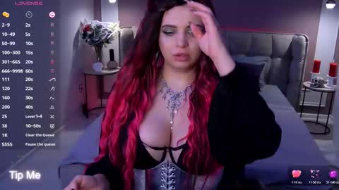 Maya Mils online show from 2, 12, 2025